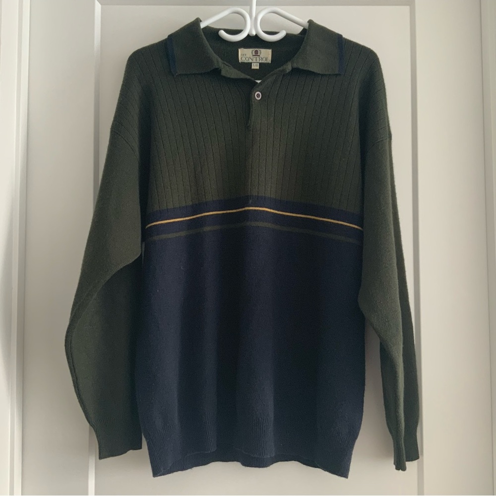NAVY AND GREEN COLLARED WOOL SWEATER